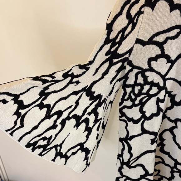 Anne Klein Ivory and Black Floral Knit Top with Bell Sleeves - Picture 5 of 6